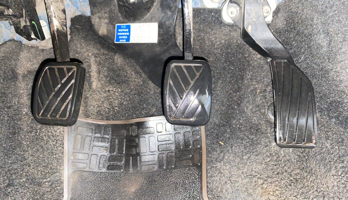 2013 Maruti Swift ZXI, Petrol, Manual, 1,04,062 km, Pedals