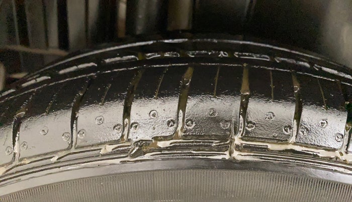 2013 Maruti Swift ZXI, Petrol, Manual, 1,04,062 km, Right Rear Tyre Tread