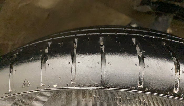 2013 Maruti Swift ZXI, Petrol, Manual, 1,04,062 km, Right Front Tyre Tread