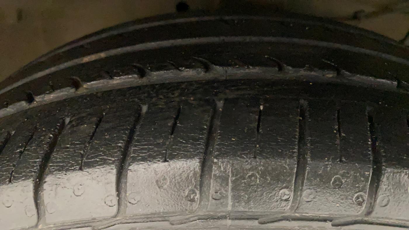 2018 Maruti Ciaz DELTA 1.5 SHVS MT PETROL, Petrol, Manual, 42,483 km, Right Front Tyre Tread