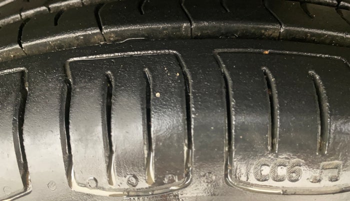 2016 Maruti Celerio VXI AMT, Petrol, Automatic, 40,635 km, Right Front Tyre Tread