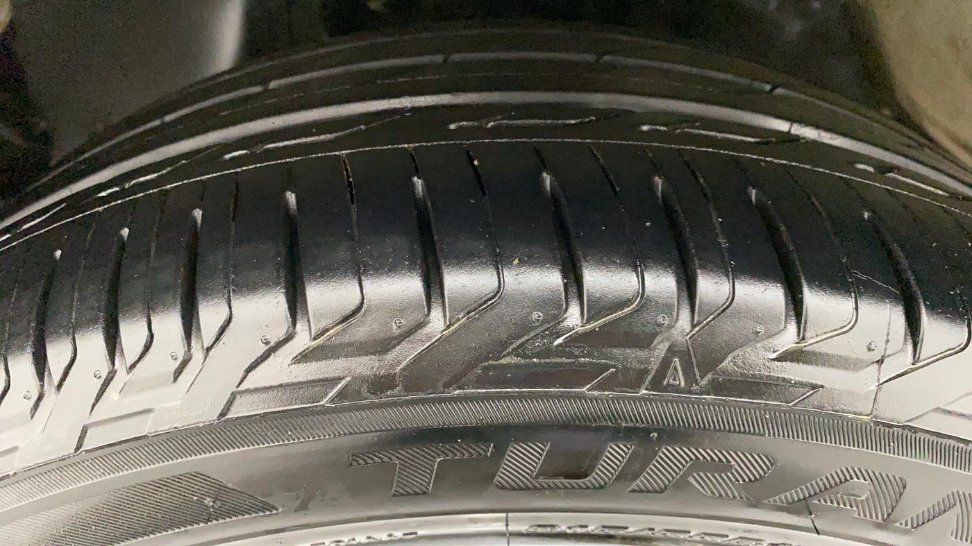 2018 Toyota Innova Crysta 2.7 ZX AT 7 STR, Petrol, Automatic, 50,771 km, Left Front Tyre Tread