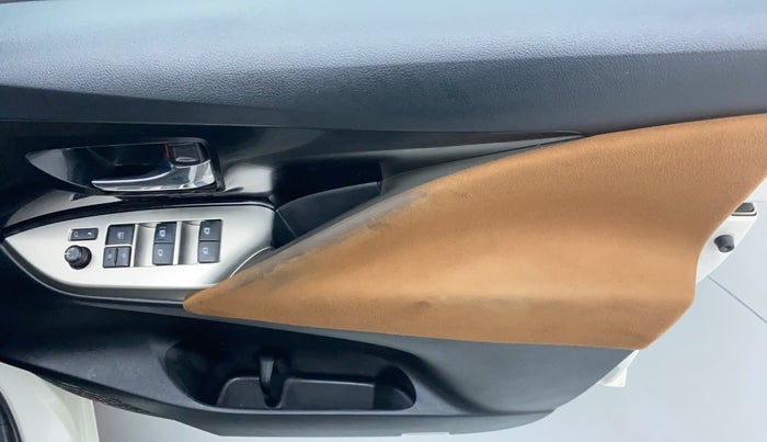 2018 Toyota Innova Crysta 2.7 ZX AT 7 STR, Petrol, Automatic, 50,771 km, Driver Side Door Panels Control