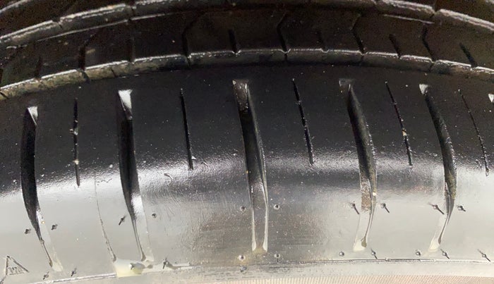 2017 Maruti Baleno ZETA CVT PETROL 1.2, Petrol, Automatic, 86,242 km, Right Front Tyre Tread