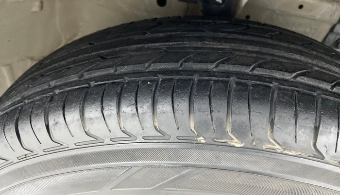 2015 Maruti Swift Dzire LDI BS IV, Diesel, Manual, 1,00,814 km, Right Front Tyre Tread