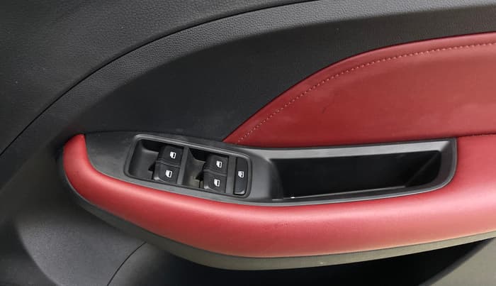 2021 MG ASTOR SAVVY 1.3 TURBO AT S RED, Petrol, Automatic, 34,082 km, Driver Side Door Panels Control