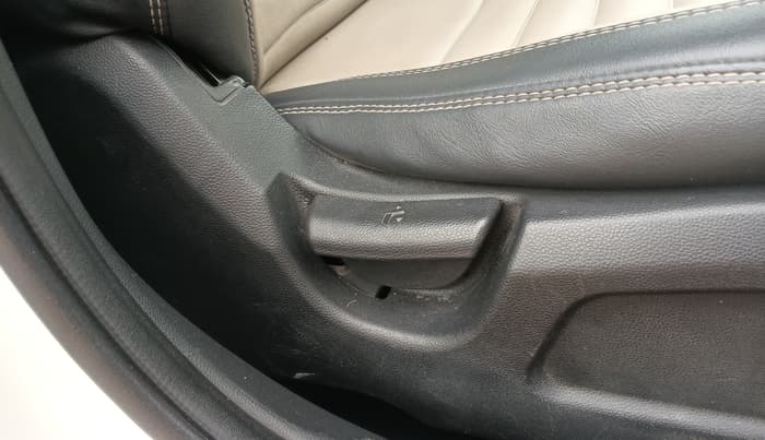 2016 Hyundai Elite i20 MAGNA 1.2, Petrol, Manual, 91,784 km, Driver Side Adjustment Panel