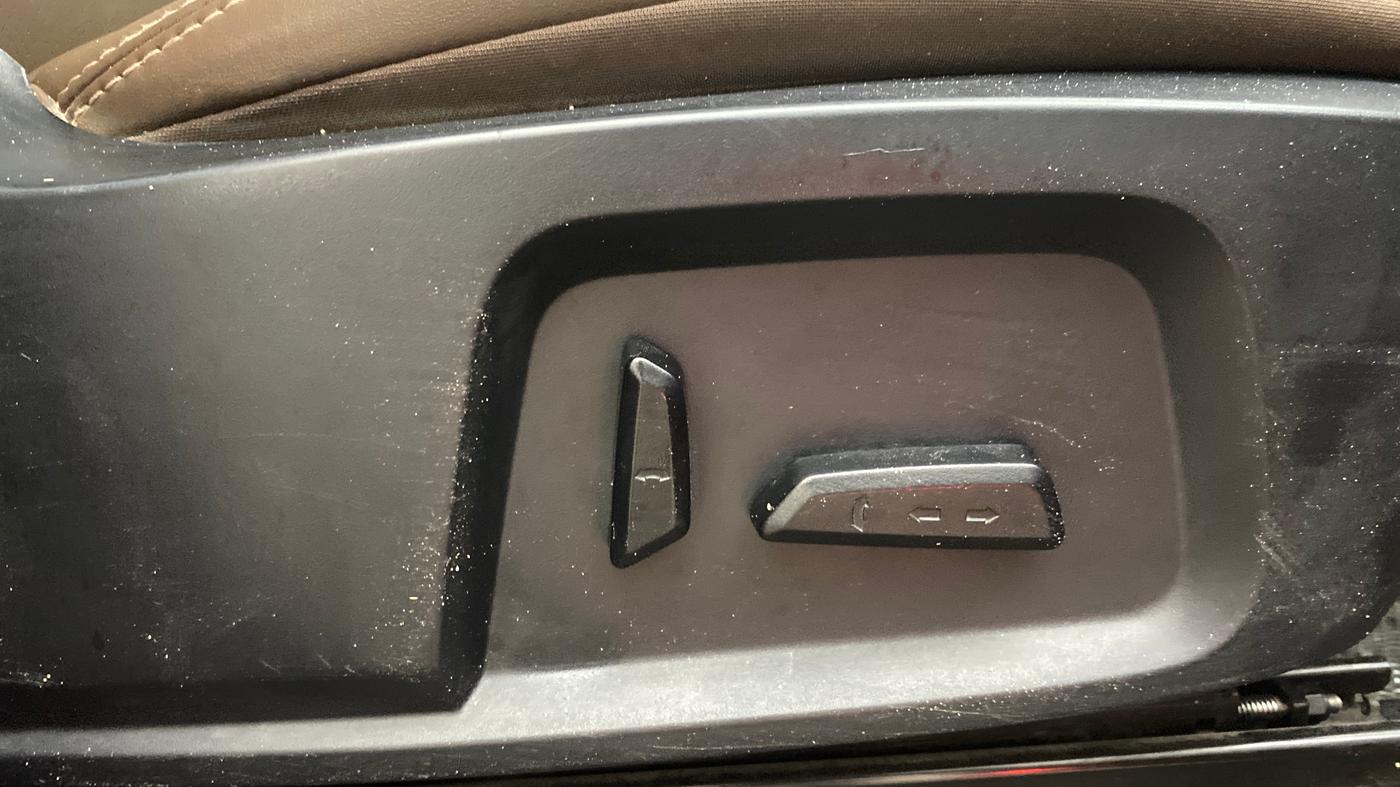2020 Tata Harrier XZA PLUS 2.0L DUAL TONE, Diesel, Automatic, 1,09,041 km, Driver Side Adjustment Panel