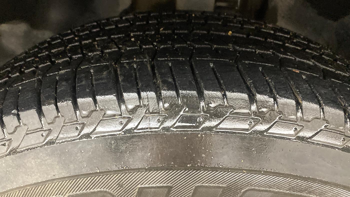 2020 Tata Harrier XZA PLUS 2.0L DUAL TONE, Diesel, Automatic, 1,09,041 km, Left Front Tyre Tread