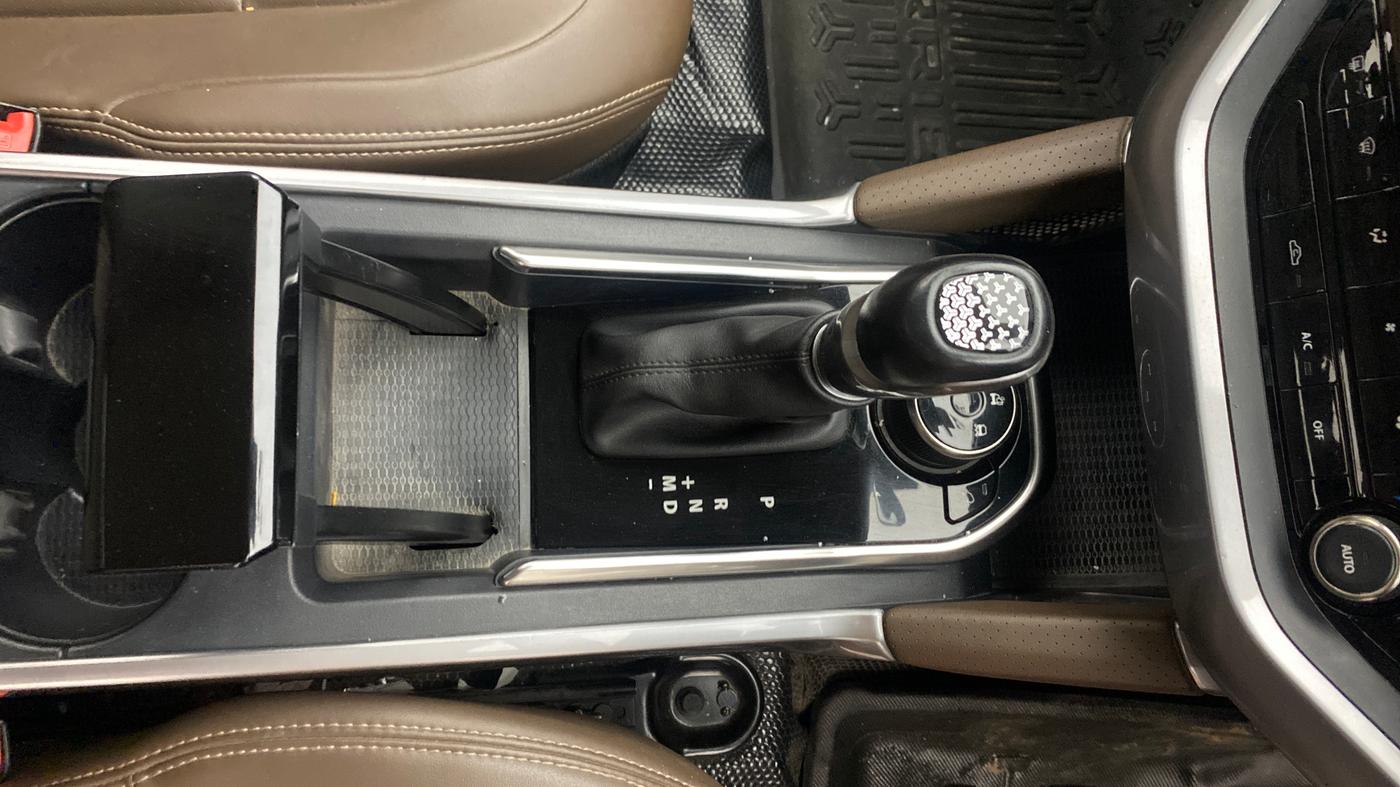 2020 Tata Harrier XZA PLUS 2.0L DUAL TONE, Diesel, Automatic, 1,09,041 km, Gear Lever