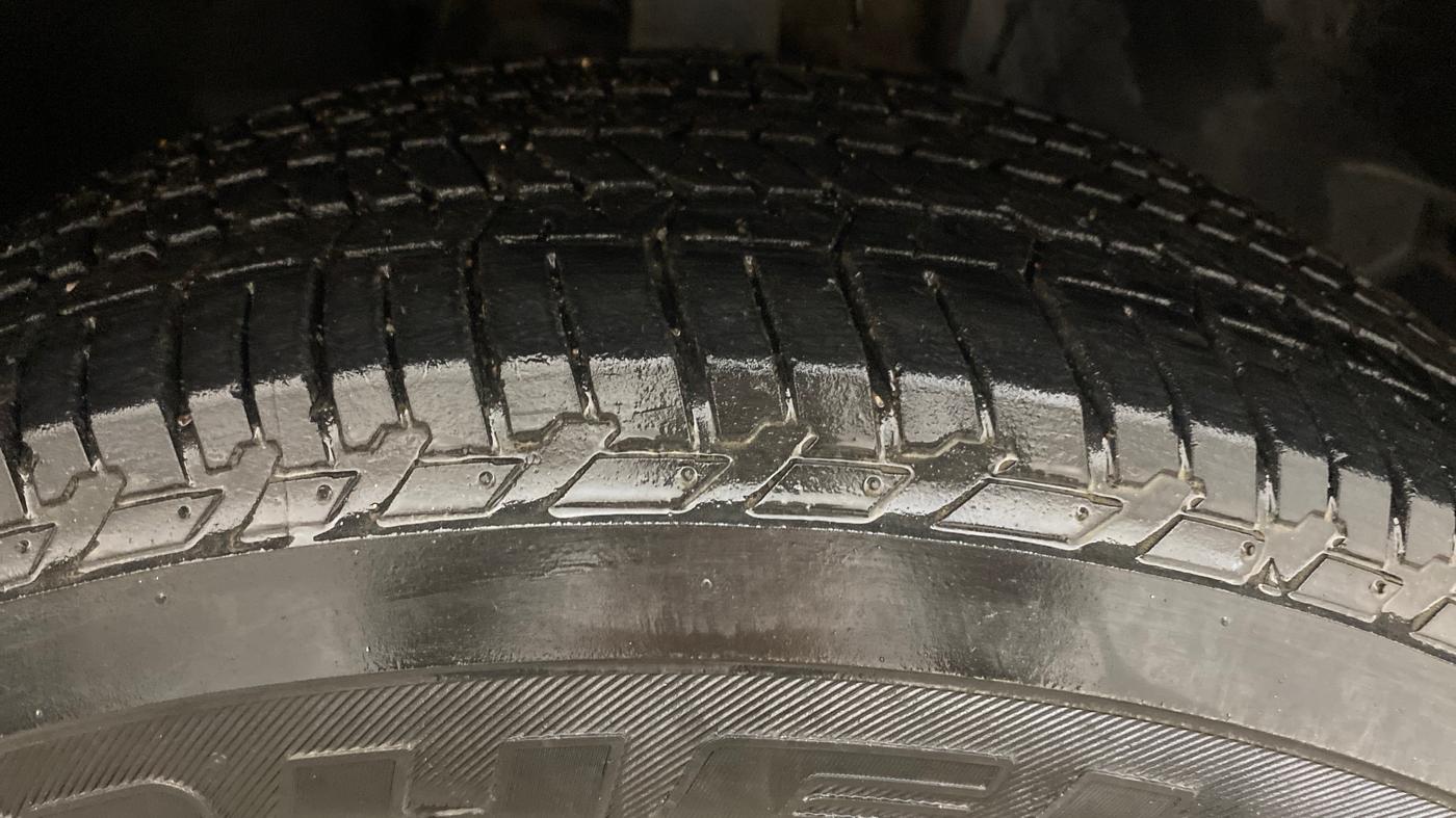 2020 Tata Harrier XZA PLUS 2.0L DUAL TONE, Diesel, Automatic, 1,09,041 km, Right Front Tyre Tread