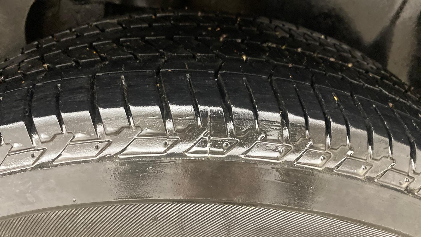 2020 Tata Harrier XZA PLUS 2.0L DUAL TONE, Diesel, Automatic, 1,09,041 km, Left Rear Tyre Tread