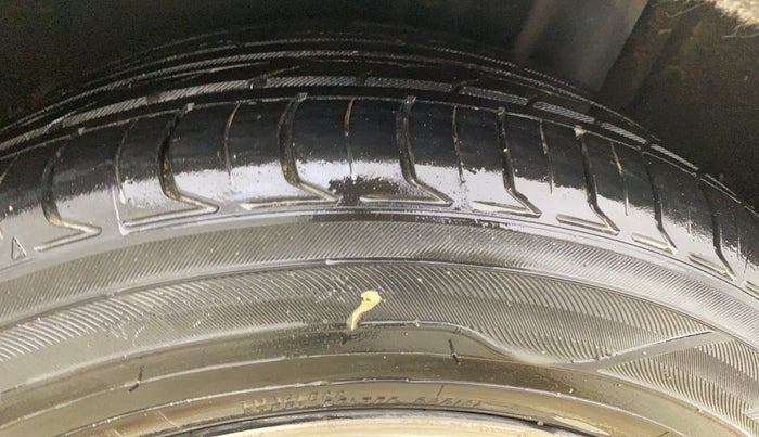 2013 Ford Fiesta STYLE DIESEL, Diesel, Manual, 1,23,128 km, Left Rear Tyre Tread