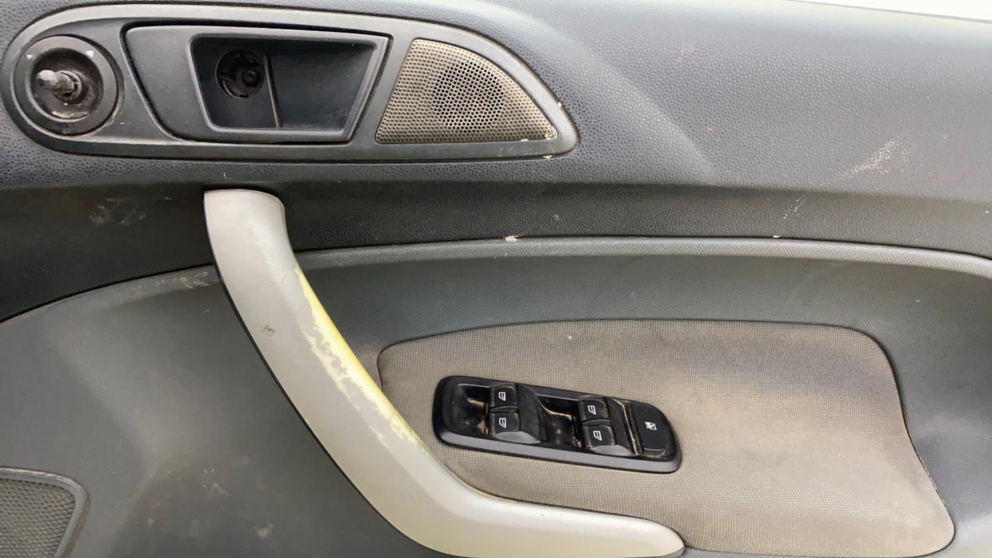 2013 Ford Fiesta STYLE DIESEL, Diesel, Manual, 1,23,128 km, Driver Side Door Panels Control