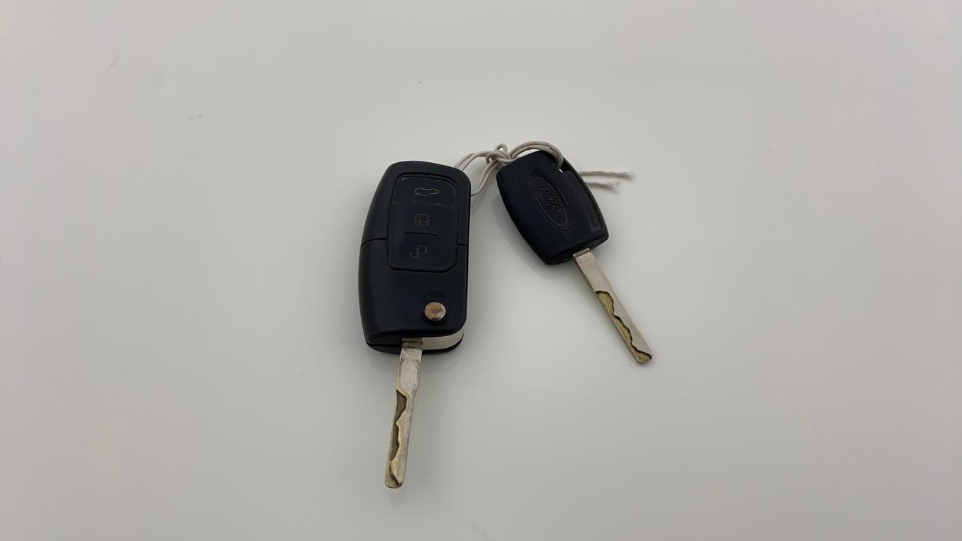 2013 Ford Fiesta STYLE DIESEL, Diesel, Manual, 1,23,128 km, Key Close Up