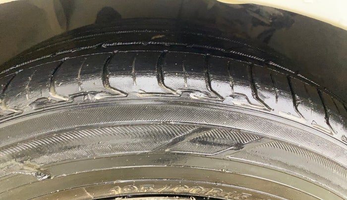 2013 Ford Fiesta STYLE DIESEL, Diesel, Manual, 1,23,128 km, Left Front Tyre Tread