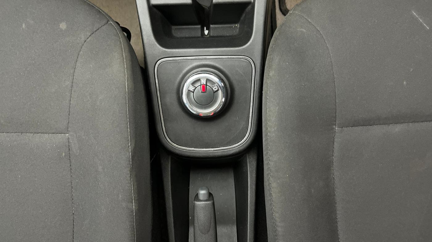 2025 Renault Kwid RXT 1.0 AMT, Petrol, Automatic, 16,638 km, Gear Lever