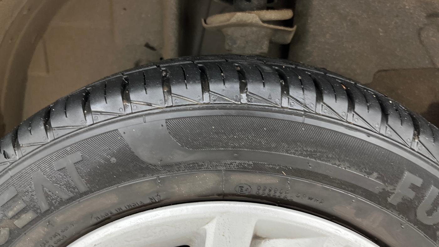 2025 Renault Kwid RXT 1.0 AMT, Petrol, Automatic, 16,638 km, Left Front Tyre Tread