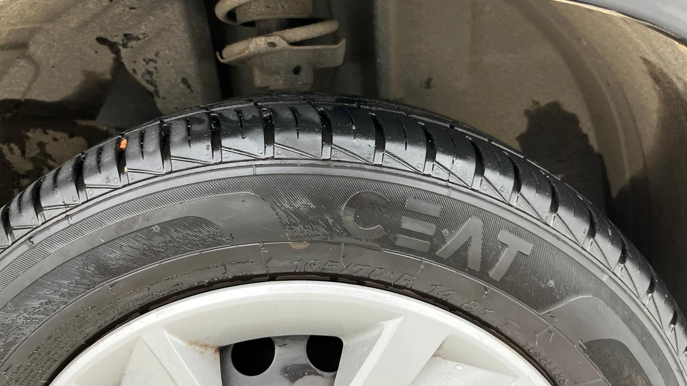 2025 Renault Kwid RXT 1.0 AMT, Petrol, Automatic, 16,638 km, Right Front Tyre Tread