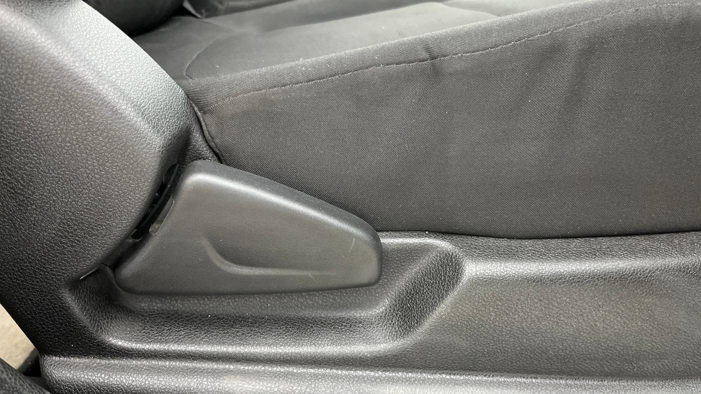 2025 Renault Kwid RXT 1.0 AMT, Petrol, Automatic, 16,638 km, Driver Side Adjustment Panel