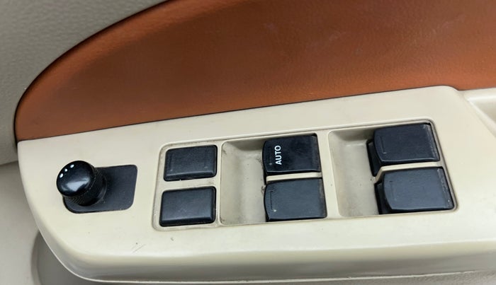 2014 Maruti Swift Dzire VXI, Petrol, Manual, 51,206 km, Driver Side Door Panels Control