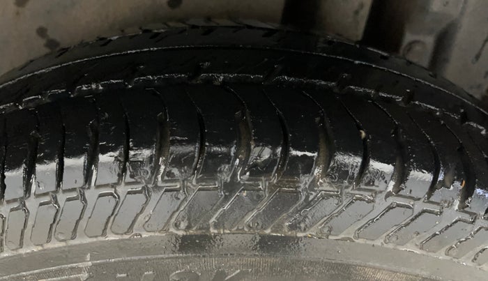 2014 Maruti Swift Dzire VXI, Petrol, Manual, 51,206 km, Left Rear Tyre Tread