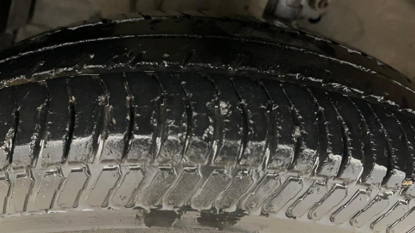 2014 Maruti Swift Dzire VXI, Petrol, Manual, 51,206 km, Left Front Tyre Tread