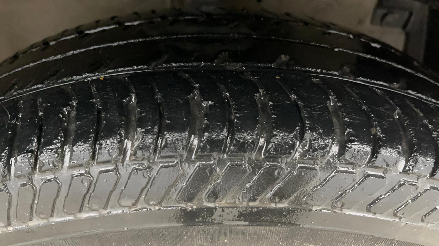 2014 Maruti Swift Dzire VXI, Petrol, Manual, 51,206 km, Right Front Tyre Tread