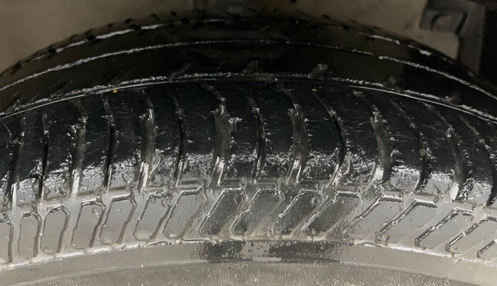 2014 Maruti Swift Dzire VXI, Petrol, Manual, 51,206 km, Right Front Tyre Tread