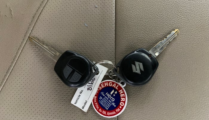 2015 Maruti Swift Dzire LXI (O), CNG, Manual, 80,486 km, Key Close Up
