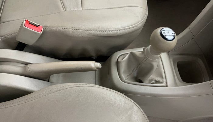 2015 Maruti Swift Dzire LXI (O), CNG, Manual, 80,486 km, Gear Lever