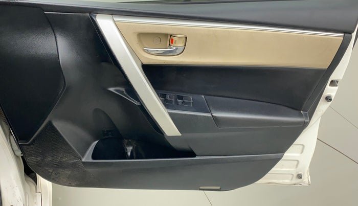 2014 Toyota Corolla Altis G PETROL, Petrol, Manual, 78,957 km, Driver Side Door Panels Control