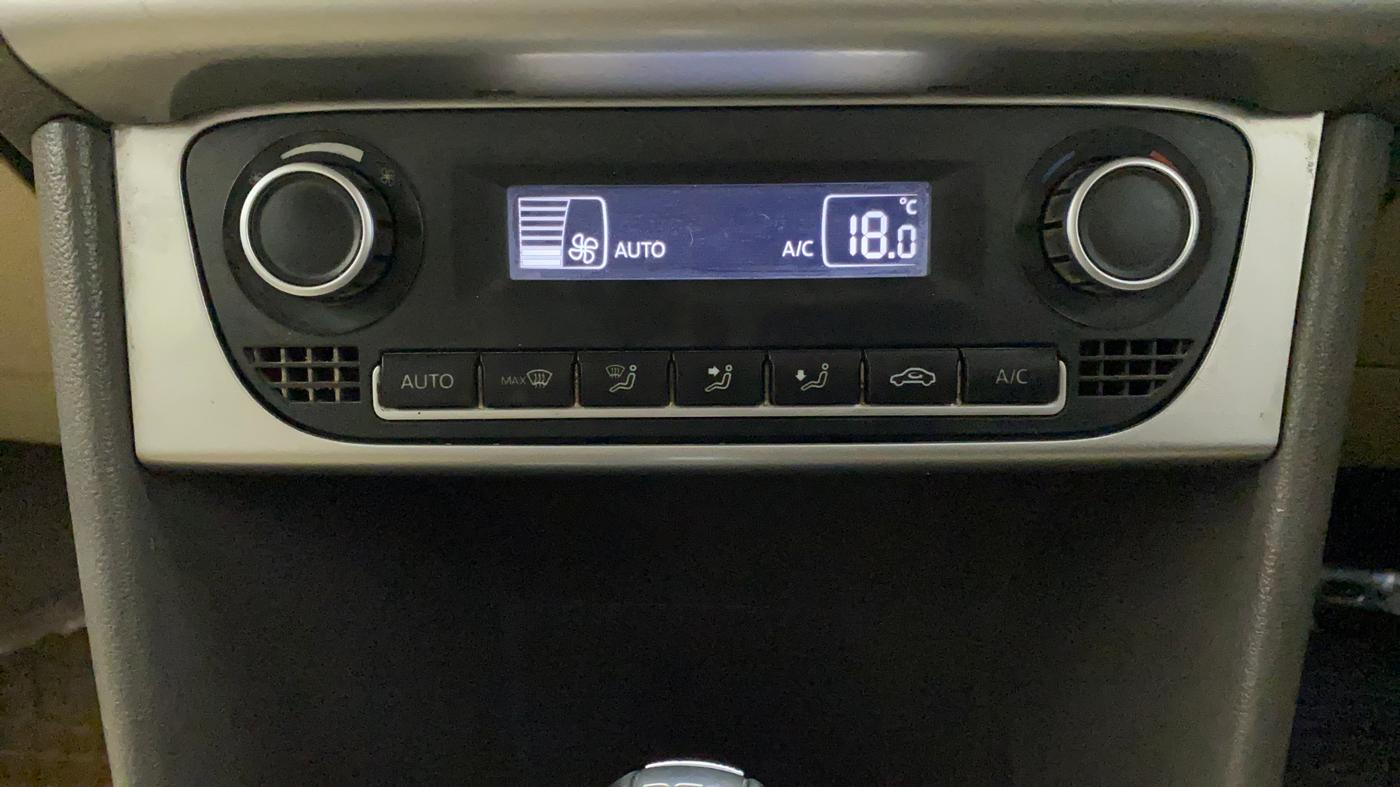 2016 Volkswagen Vento HIGHLINE PETROL AT, Petrol, Automatic, 85,779 km, Automatic Climate Control