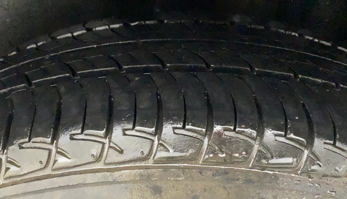 2016 Volkswagen Vento HIGHLINE PETROL AT, Petrol, Automatic, 85,779 km, Left Rear Tyre Tread