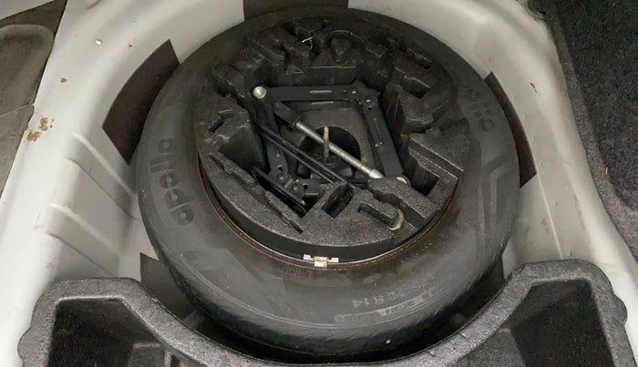 2016 Volkswagen Vento HIGHLINE PETROL AT, Petrol, Automatic, 85,779 km, Spare Tyre