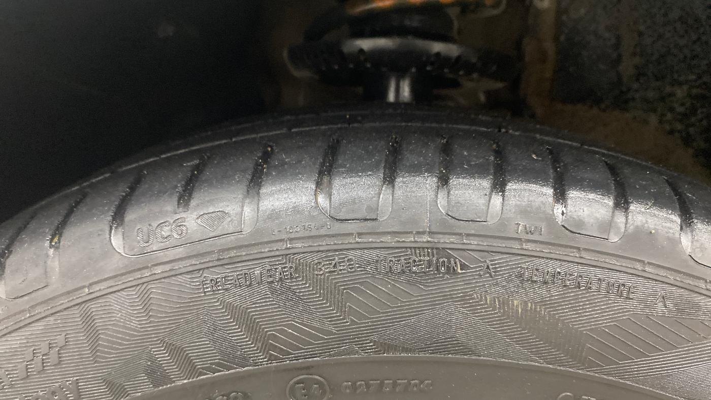 2022 Volkswagen Polo HIGHLINE PLUS 1.0L TSI, Petrol, Manual, 65,093 km, Left Front Tyre Tread