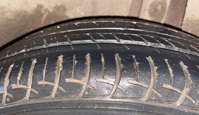2016 Maruti Baleno DELTA PETROL 1.2, Petrol, Manual, 30,541 km, Left Rear Tyre Tread