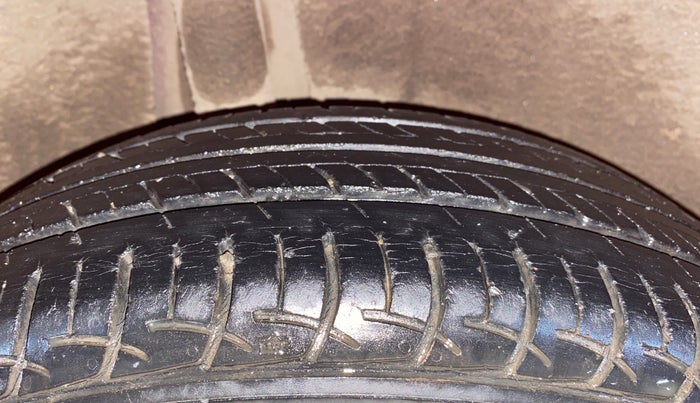 2016 Maruti Baleno DELTA PETROL 1.2, Petrol, Manual, 30,541 km, Right Rear Tyre Tread