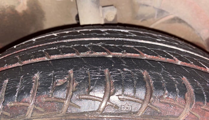 2016 Maruti Baleno DELTA PETROL 1.2, Petrol, Manual, 30,541 km, Right Front Tyre Tread