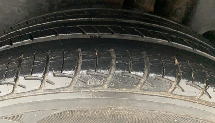 2016 Maruti Ertiga VXI, Petrol, Manual, 44,511 km, Left Rear Tyre Tread