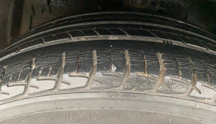 2016 Maruti Ertiga VXI, Petrol, Manual, 44,511 km, Left Front Tyre Tread