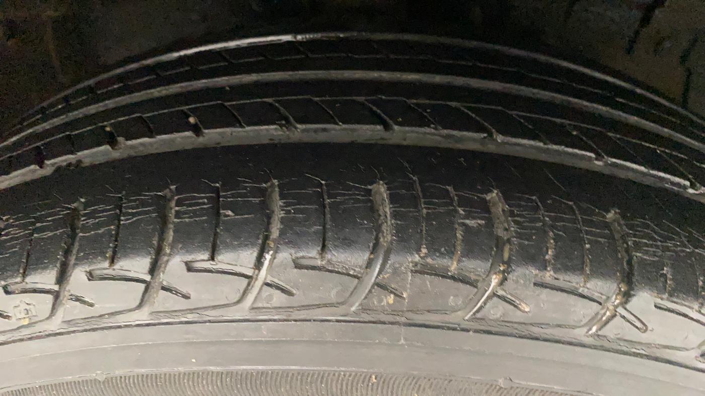 2016 Maruti Ertiga VXI, Petrol, Manual, 44,511 km, Right Front Tyre Tread