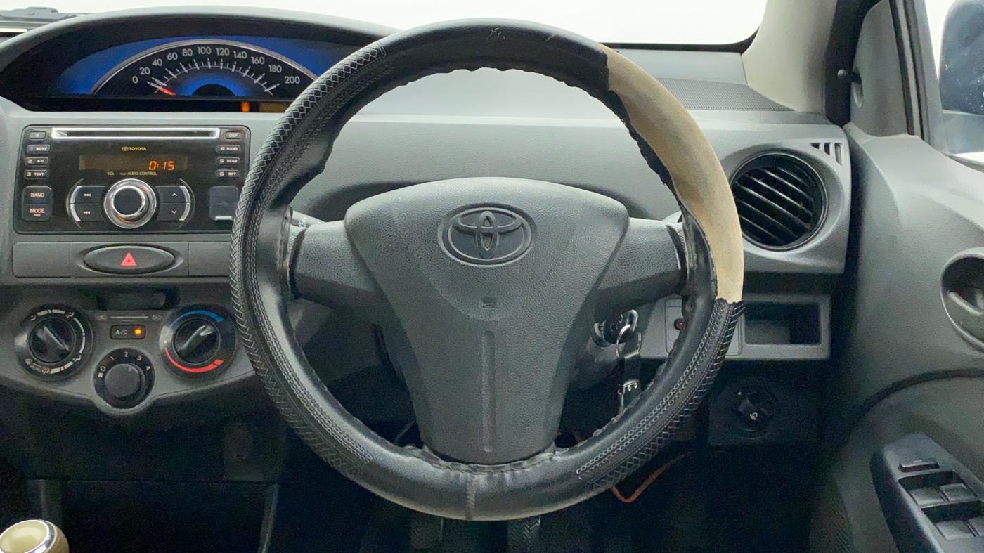 2013 Toyota Etios Liva G, Petrol, Manual, 1,07,156 km, Steering Wheel Close Up