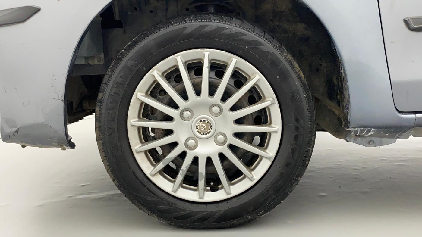 2013 Toyota Etios Liva G, Petrol, Manual, 1,07,156 km, Left Front Wheel