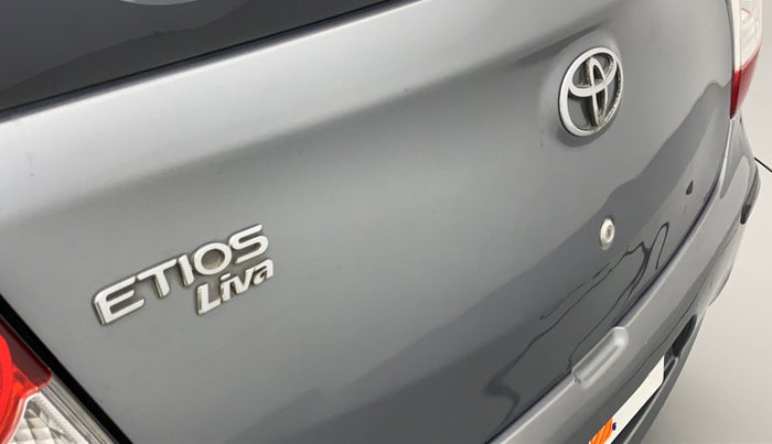 2013 Toyota Etios Liva G, Petrol, Manual, 1,07,156 km, Dicky (Boot door) - Minor scratches