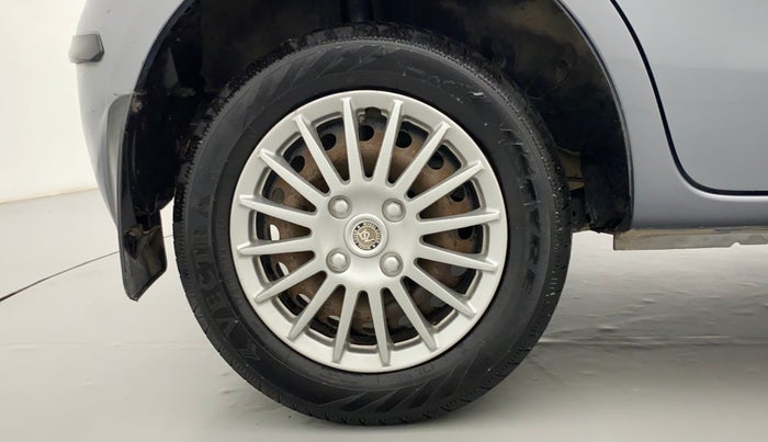 2013 Toyota Etios Liva G, Petrol, Manual, 1,07,156 km, Right Rear Wheel