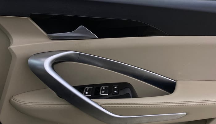 2021 MG HECTOR SHARP 1.5 PETROL CVT, Petrol, Automatic, 32,403 km, Driver Side Door Panels Control