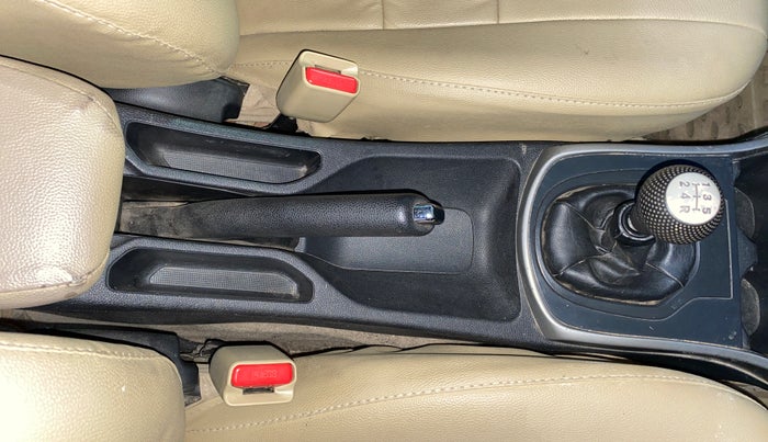 2017 Honda City 1.5L I-VTEC V MT, Petrol, Manual, 57,094 km, Gear Lever