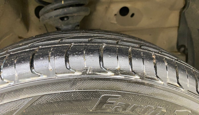 2013 Maruti Wagon R 1.0 LXI CNG, CNG, Manual, 1,28,031 km, Right Front Tyre Tread