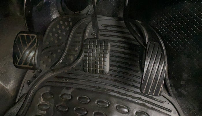 2013 Maruti Wagon R 1.0 LXI CNG, CNG, Manual, 1,28,031 km, Pedals